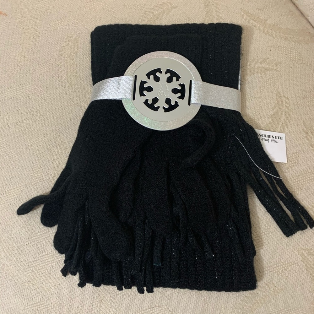 Gloves and scarf set